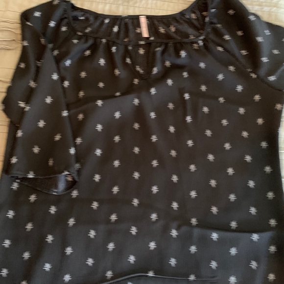 Tops - Picture 7 of 8